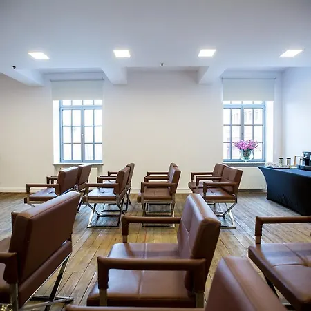 Hotel Blow Up Hall 5050