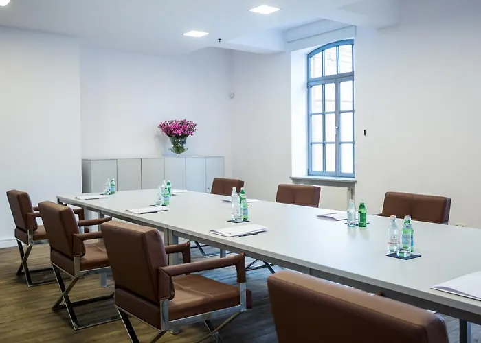 Hotel Blow Up Hall 5050