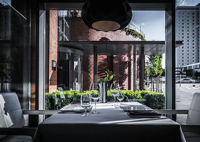 Hotel Blow Up Hall 5050