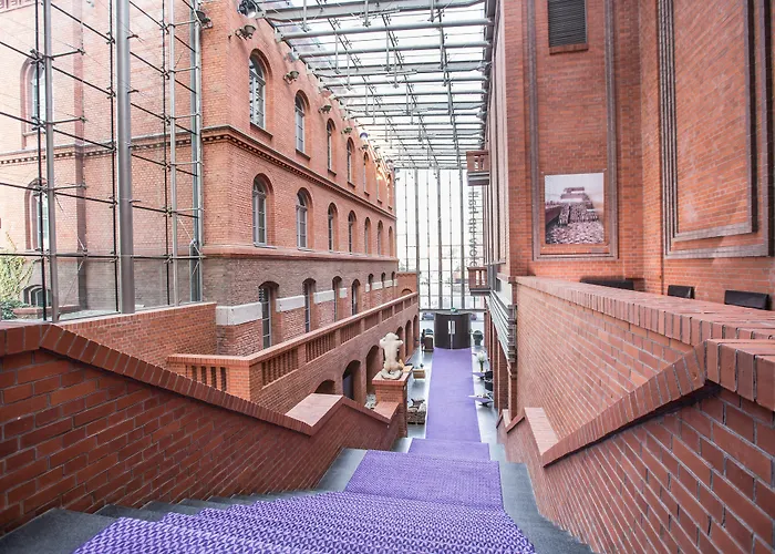 Blow Up Hall 5050 Hotel 5*