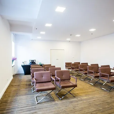 Hotel Blow Up Hall 5050