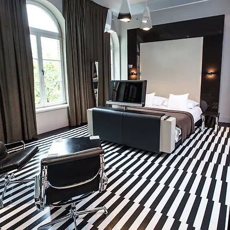 Otel Blow Up Hall 5050