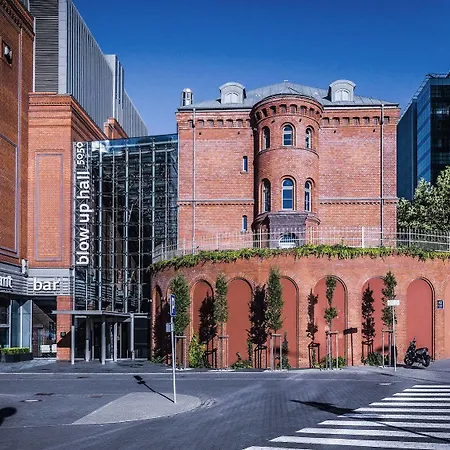 Blow Up Hall 5050 Szálloda