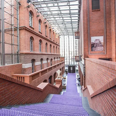 Blow Up Hall 5050 Hotel 5*