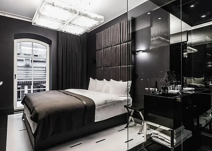 Отель Blow Up Hall 5050