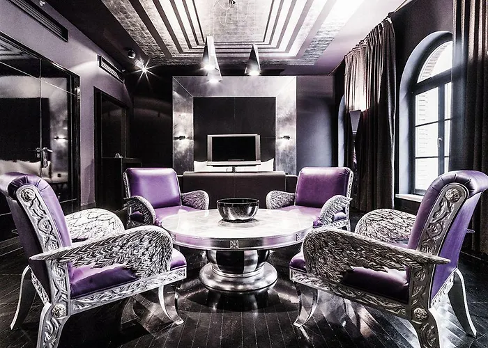 Blow Up Hall 5050 5*