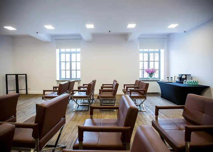 Отель Blow Up Hall 5050