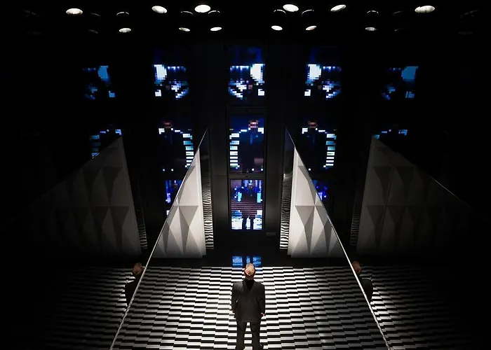 Hotel Blow Up Hall 5050