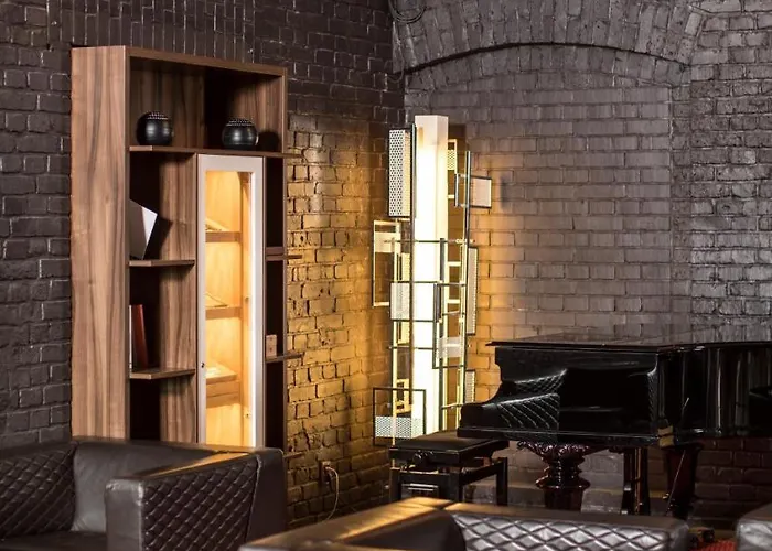 Hotel Blow Up Hall 5050