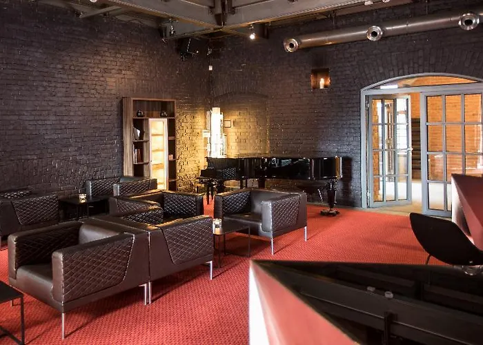 Blow Up Hall 5050 Отель