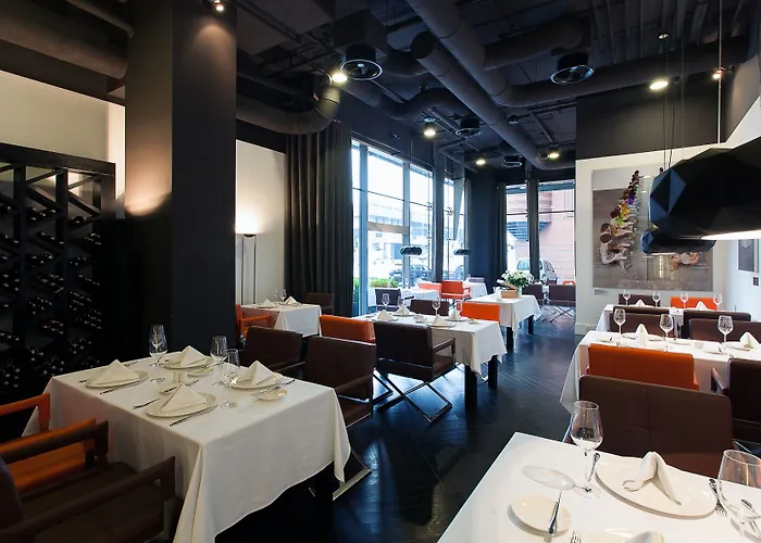 Отель Blow Up Hall 5050