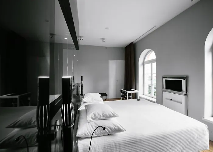 Отель Blow Up Hall 5050 Познань